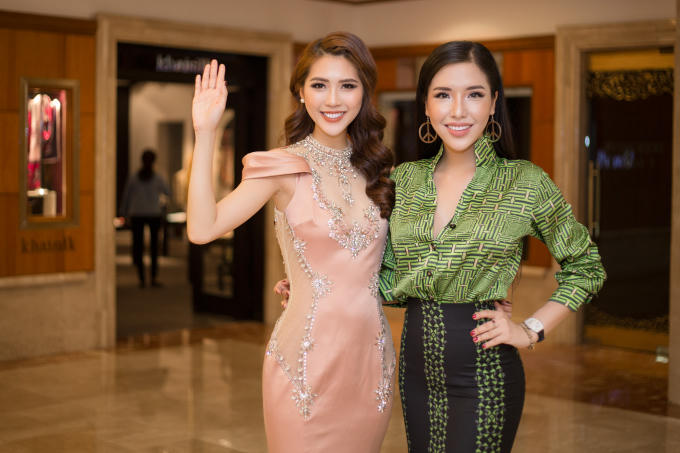 Tường Linh điệu đ&agrave; đọ d&aacute;ng c&ugrave;ng Kh&aacute;nh Phương c&aacute; t&iacute;nh