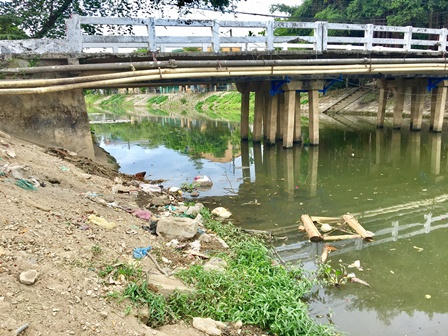 Rác thải sinh hoạt trên các con sông.