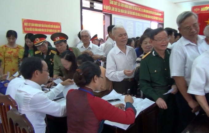 Người dân tỉnh Thái Bình nô nức tham gia bỏ phiếu, thực hiện quyền và nghĩa vụ của công dân.