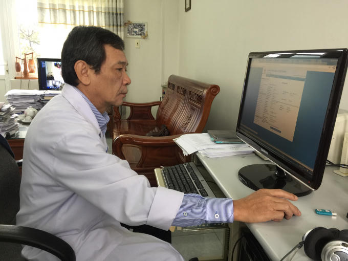 Bác sĩ Phạm Minh Trường luôn trăn trở và quyết tâm thực hiện những đổi mới để giúp đỡ nhiều hơn những người gặp vấn đề về mắt, đặc biệt là trẻ em.