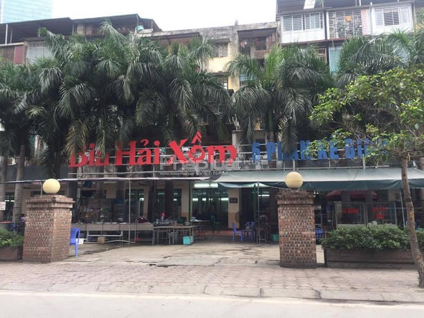 Ô đất thứ 2 thì đang được quán Hải Xồm "mượn" để phục vụ cho khách tới uống bia.