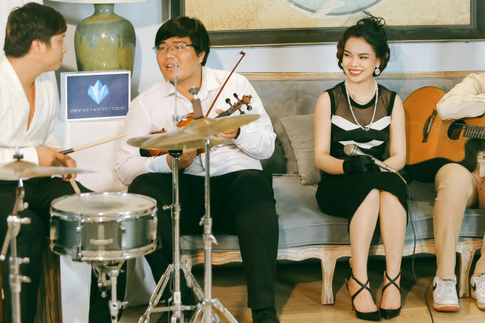 Giang Hồng Ngọc hóa quý cô cổ điển đài các trong MV nhạc xưa