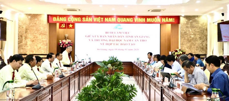 Quang cảnh buổi làm việc