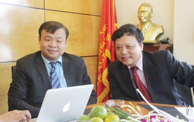 Các chuyên gia đang thảo luận để đưa ra những lời tư vấn hữu ích nhất cho bạn đọc
