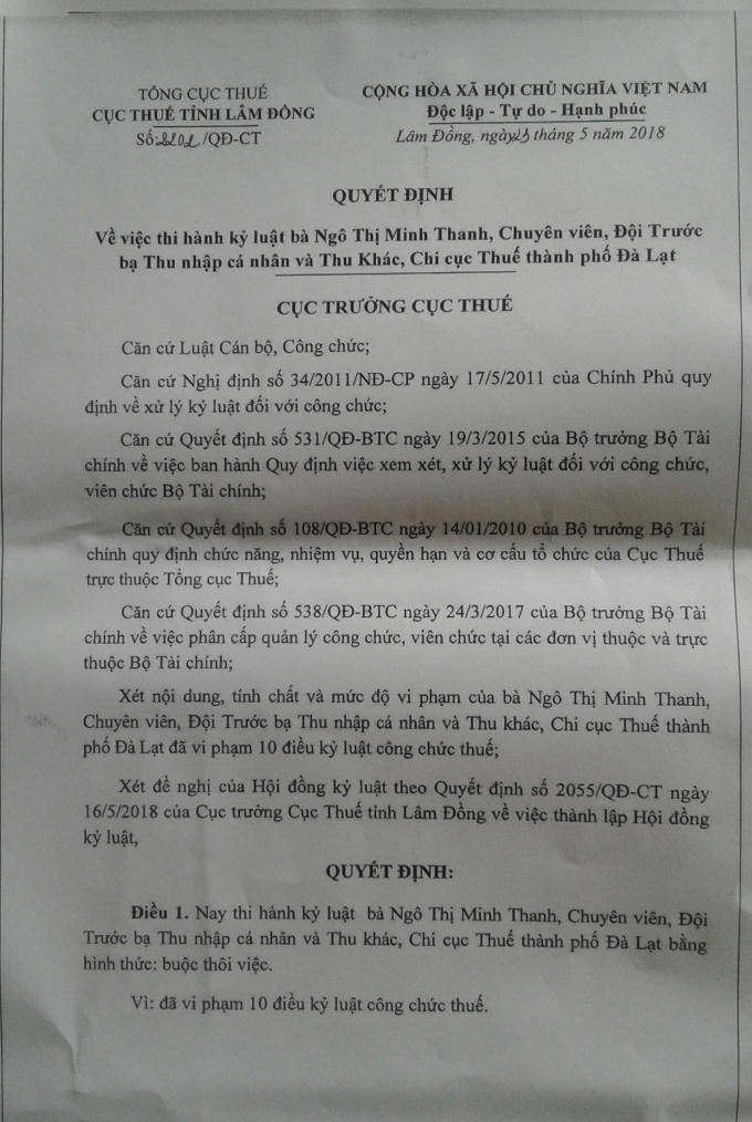 Theo quyết định, lý do bà Thanh bị buộc thôi việc vì đã vi phạm 10 điều kỷ luật công chức thuế.