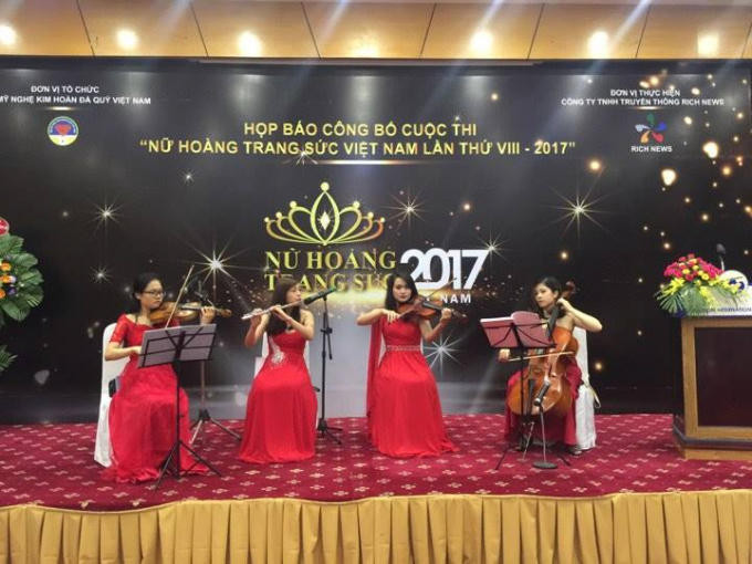 Khai mạc buổi họp báo "Nữ hoàng Trang sức Việt Nam 2017".