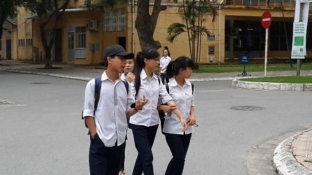 Sáng nay gần 900.000 thí sinh cả nước đến các điểm thi để nghe quy chế. (Ảnh: Người đưa tin)