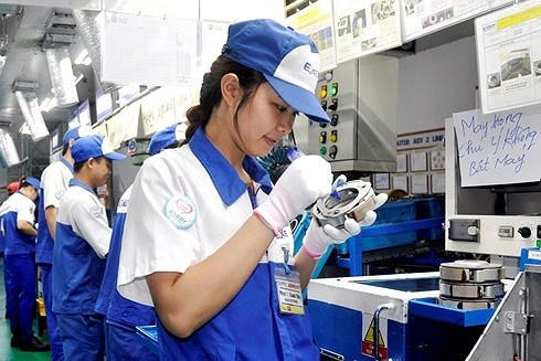 Môi trường làm việc:Những người thường xuyên phải tiếp xúc với hóa chất như công nhân trong các nhà máy, xí nghiệp, xưởng luyện kim, xưởng nhuộm… sẽ có nguy cơ cao mắc ung thư da.