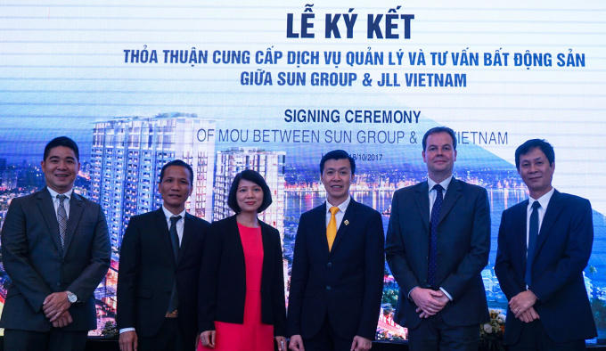 Ngày 18/10/2017, Tập đoàn Sun Group chính thức ký hợp tác với Tập đoàn Jones Lang LaSalle Incorporated (JLL).
