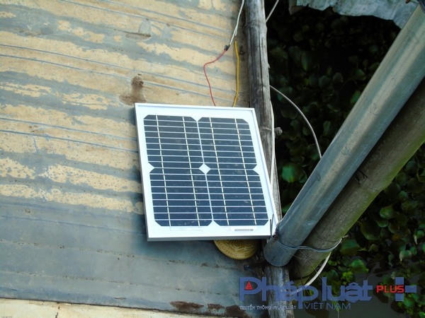 Ngoài hệ thống điện gió, hệ thống pin năng lượng mặt trời cũng đang được sử dụng.