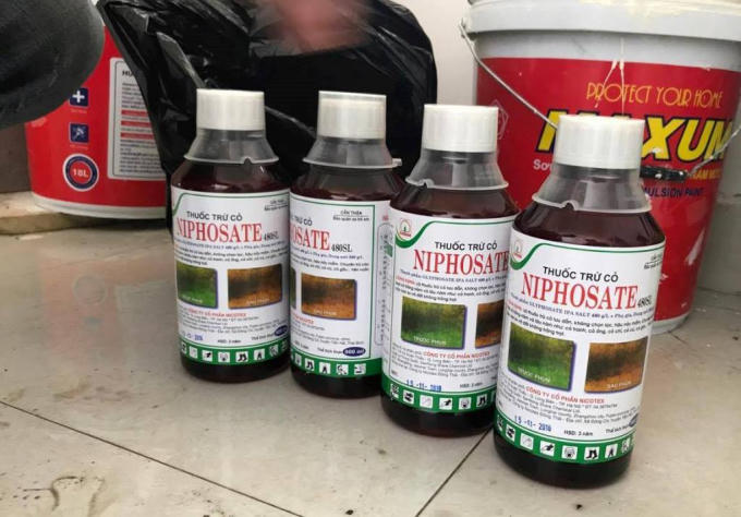 Loại thuốc diệt cỏ được sử dụng để phun quanh khu vực chung cư.