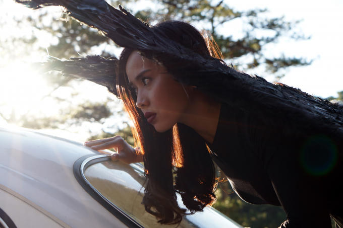 Bella Mai và Vân Trang đọ vẻ ma mị trong phim Oán