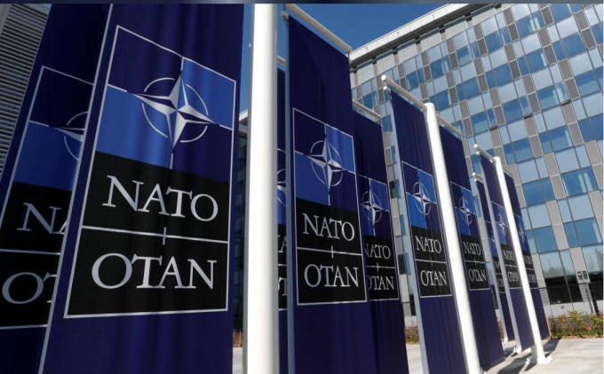 Các logo của NATO được tại lối vào trụ sở mới của NATO tại Brussels, Bỉ ngày 19 tháng 4 năm 2018.  Ảnh: Reuters