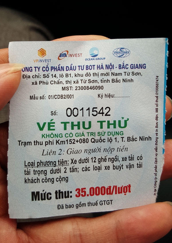Phí đường bộ đang là vấn đề gây bức xúc trong dư luận xã hội. (Ảnh Nam Phong)