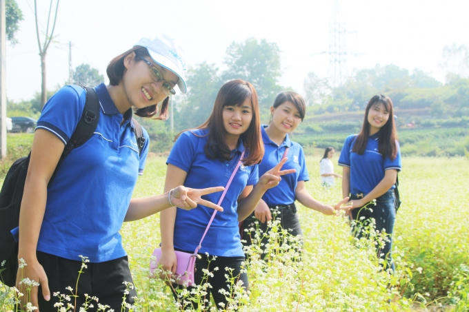 Các bạn sinh viên cũng đến để “săn” bằng được bộ ảnh cho mình.