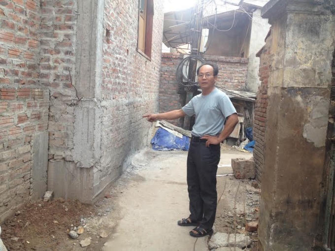 Lối đi chung bị lấn chiếm theo phản ánh của người dân.