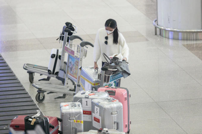 Á hậu Thuỳ Dung âm thầm về nước sau chinh chiến Miss International