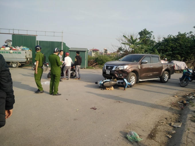 Lực lượng chức năng có mặt tại hiện trường vụ tai nạn sau khi nhận được tin báo. Ảnh: Đinh Thị Linh