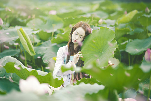 Cô có bí quyết riêng là tập múa ballet để giữ được vóc dáng và sức khoẻ.