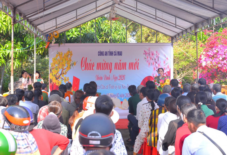 Quang cảnh buổi chúc Tết.