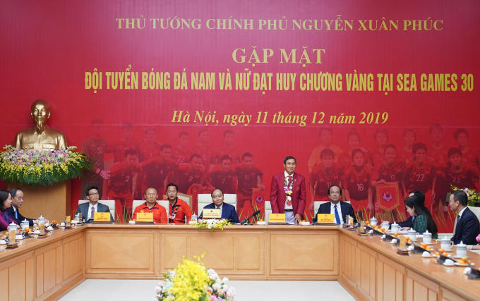 thu tuong gap go hai doi bong2.