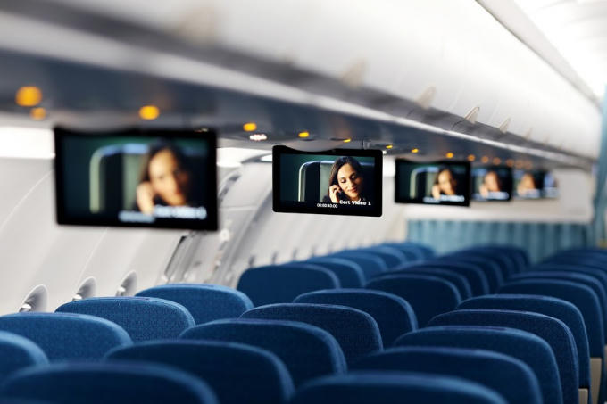 Đặc biệt đội bay của Vietnam Airlines được trang bị thêm hệ thống giải trí không dây (Wireless streaming) với các chương trình phim điện ảnh, phim truyền hình và âm nhạc tương tự tiêu chuẩn giải trí của máy bay Boeing 787/A350. Hệ thống Wireless streaming trên A321neo sẽ giúp Vietnam Airlines "định nghĩa" lại khái niệm giải trí trên máy bay và mang đến cho hành khách một trải nghiệm hoàn toàn mới và khác lạ ngay trên các thiết bị di động cá nhân của mình (điện thoại thông minh, máy tính bảng, máy tính xách tay).