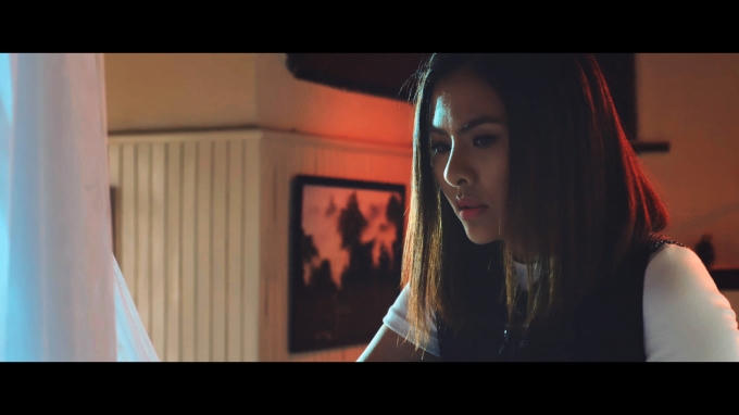 V&acirc;n Trang v&agrave; Tim h&ocirc;n nhau 5 tiếng khi quay phim kinh dị 'O&aacute;n'