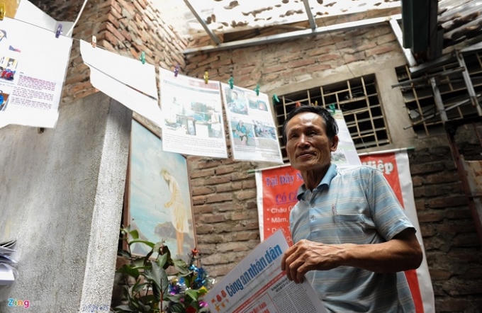 Ông Hiệp (69 tuổi) mở dãy nhà trọ này từ năm 2008 vừa để kinh doanh vừa để giúp đỡ những gia đình có trẻ con bị bệnh. "Với mức giá 15.000 đồng tôi lãi rất ít. Không những thế, nhiều người còn nghĩ tôi lừa đảo nên tôi phải in những tờ báo viết về nhà trọ này để làm tin với khách", ông chia sẻ.