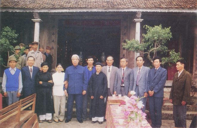 Tổng Bí thư Đỗ Mười thăm đền thờ Danh nhân văn hóa Trạng trình Nguyễn Bỉnh Khiêm.