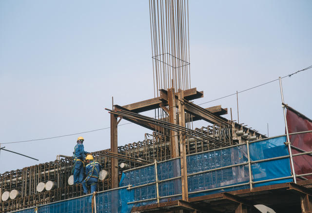 Các trụ lớn vẫn đang được triển khai khẩn trương.