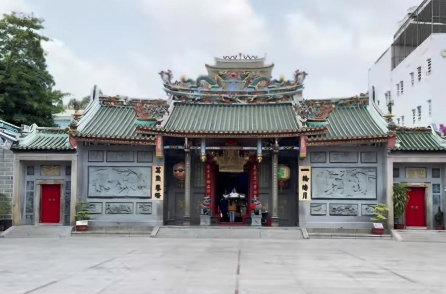 Quang cảnh Chùa Ông (tên gọi khác là Miếu Quan Đế).