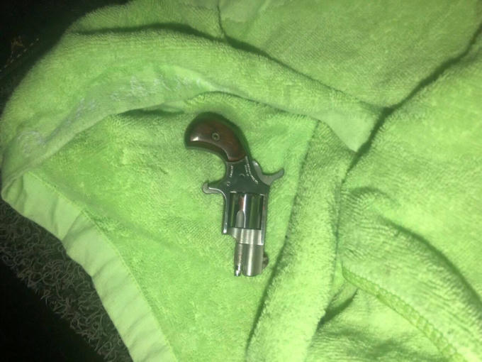 Khẩu súng được thu giữ sau khi vụ việc xảy ra.