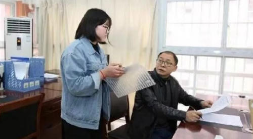 Li làm gia sư trong thời gian học thạc sĩ. Ảnh: SCMP