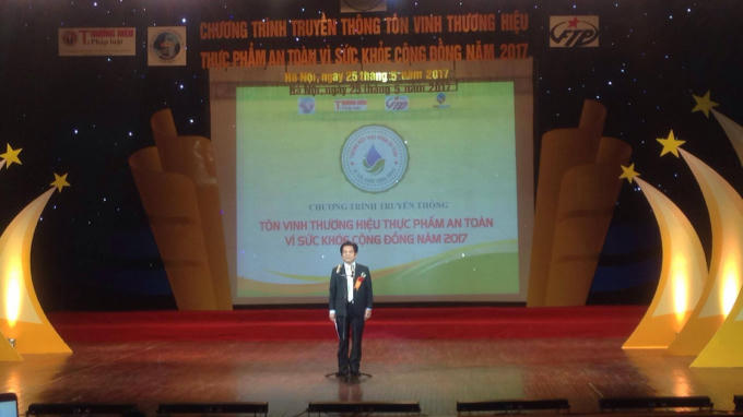 Chủ tịch Hội Nghệ nhân và Thương hiệu Việt Nam -Tiến sĩ Lê Ngọc Dũng phát biểu khai mạc chương trình.