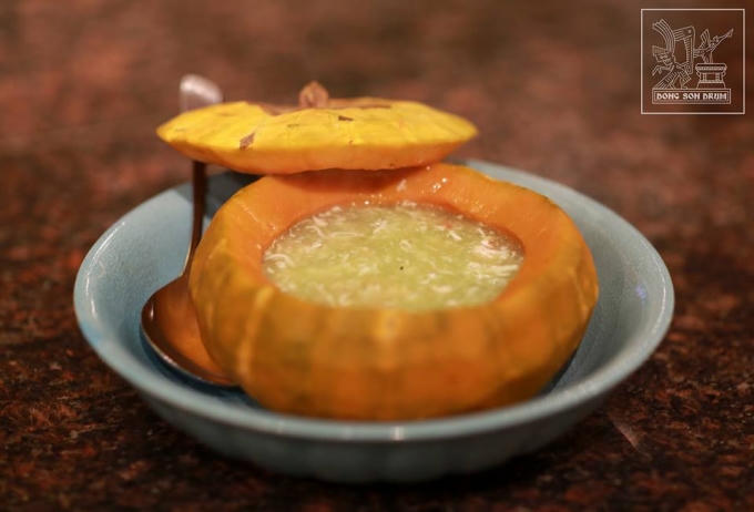 Bí ngô Halloween được chế biến thành món ăn lôi cuốn.