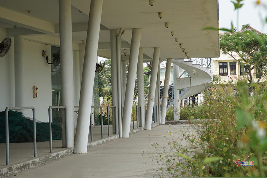 Dự án gồm nhiều hạng mục như khối nhà tập phát bóng 2 tầng rộng hơn 2.200 m2 sàn, cùng hệ thống trụ sắt, lưới chắn, bãi xe và sân đánh golf... được phê duyệt quyết toán vốn đầu tư hoàn thành là 24 tỷ đồng vào tháng 5/2016