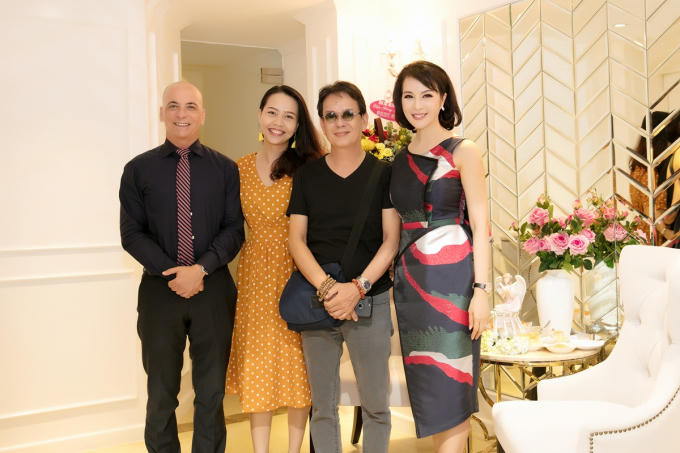 Danh h&agrave;i Việt Hương, vợ chồng nhạc sĩ Đức Huy đến ch&uacute;c mừng MC Thanh Mai