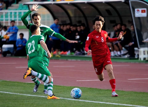 Tuấn Anh và hàng tiền vệ ĐT Việt Nam không có "đất diễn".