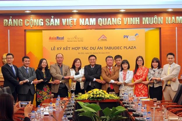 Buổi ký kết thể hiện một dấu mốc quan trọng trong việc hợp tác giữa tất cả các bên tham gia.