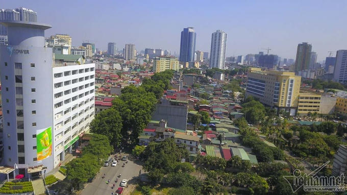 Điểm từ Voi Phục - Nguyễn Chí Thanh kéo dài khoảng gần 1km, đây là nút giao thông lớn của thủ đô với tuyến metro Nhổn - ga Hà Nội chạy qua cũng đang được thi công
