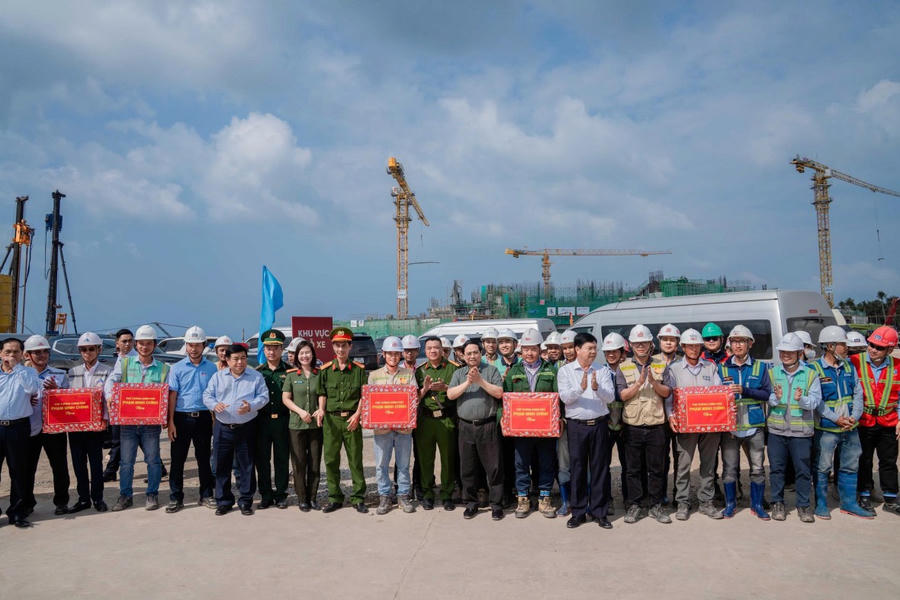 Thủ tướng Phạm Minh Chính kiểm tra các công trình, dự án trọng điểm của Phú Quốc phục vụ APEC 2027- Cảng hàng không quốc tế Phú Quốc