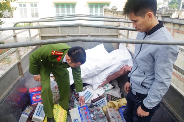 Tang vật lực lượng chức năng thu giữ tại hiện trường. (Ảnh Công an Hà Nam)