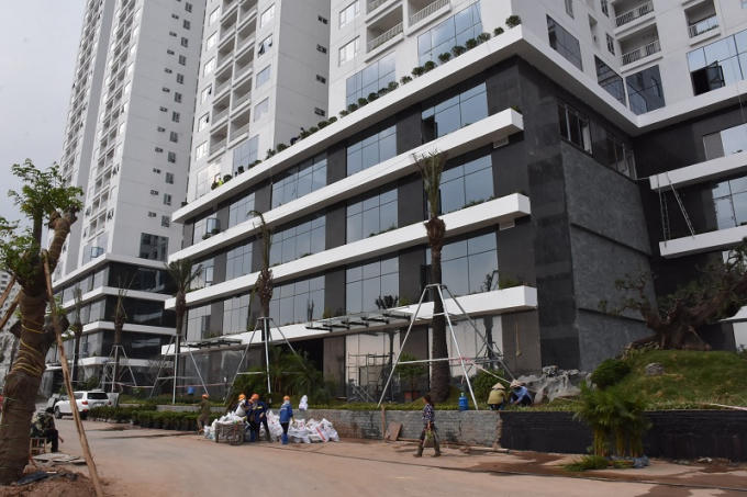 Dự án EcoLife Capitol đang gấp rút hoàn thiện những hạng mục cuối cùng để bàn giao cho khách hàng vào giữa tháng 5/2017, sớm hơn 2 tháng so với dự kiến.