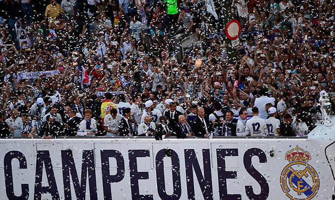 To&agrave;n cảnh lễ ăn mừng ho&agrave;nh tr&aacute;ng bậc nhất của Real Madrid