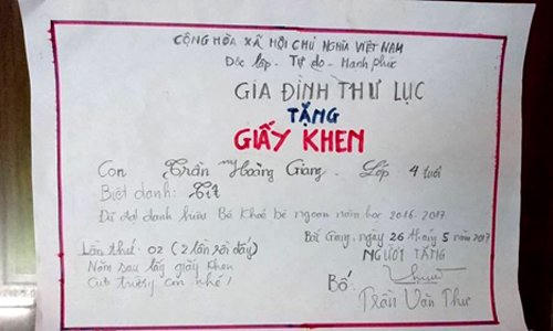 Hình ảnh giấy khen được ông bố tự làm dành cho con mình.