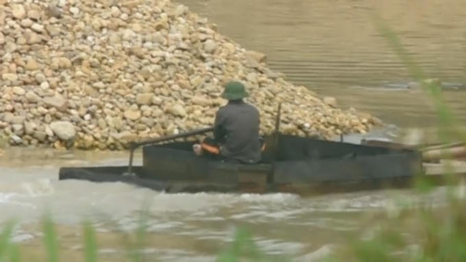 Hiểm họa luôn rình rập đối với những phương tiện thủy không được quản lý.