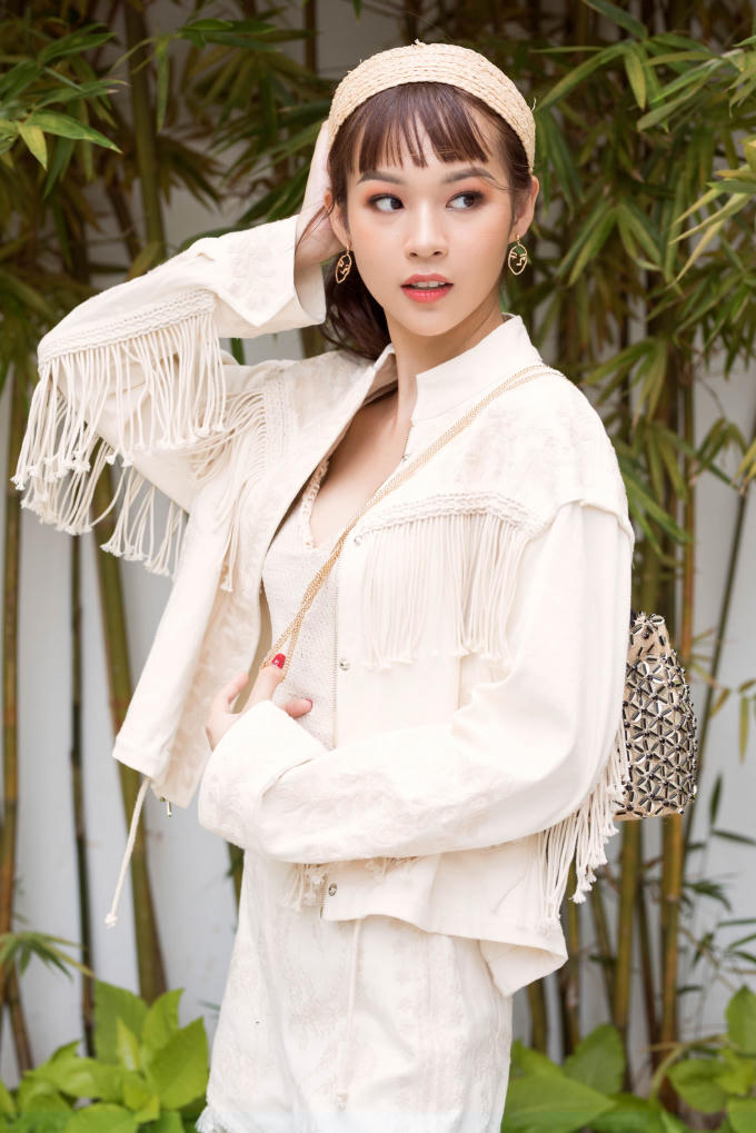 Vẫn là cô gái ngây thơ ở The Face, nhưng hình như Phí Phương Anh ngày càng gợi cảm