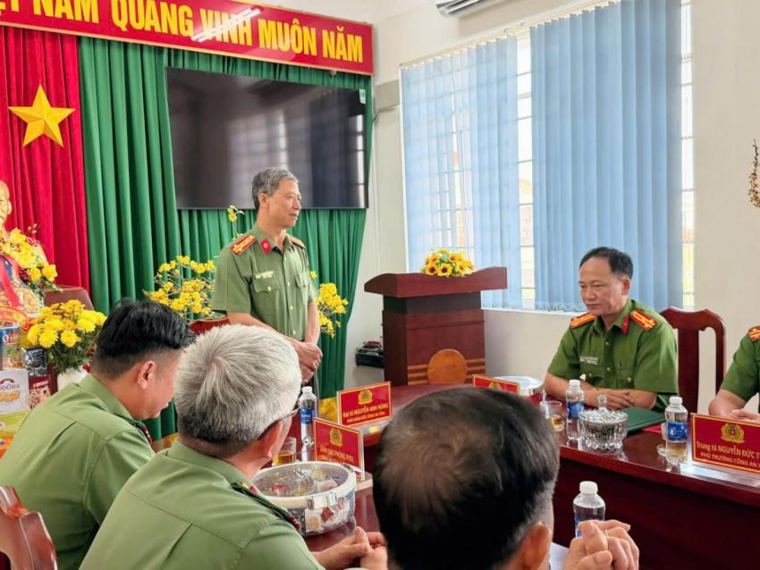 Đại tá Nguyễn Anh Hùng – Phó Giám đốc Công an tỉnh Đồng Nai ghi nhận và biểu dương tinh thần trách nhiệm, sự nỗ lực của tập thể cán bộ, chiến sĩ Công an xã.