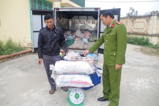 Số tang vật cơ quan chức năng thu giữ. (Ảnh Công an Hà Nam)