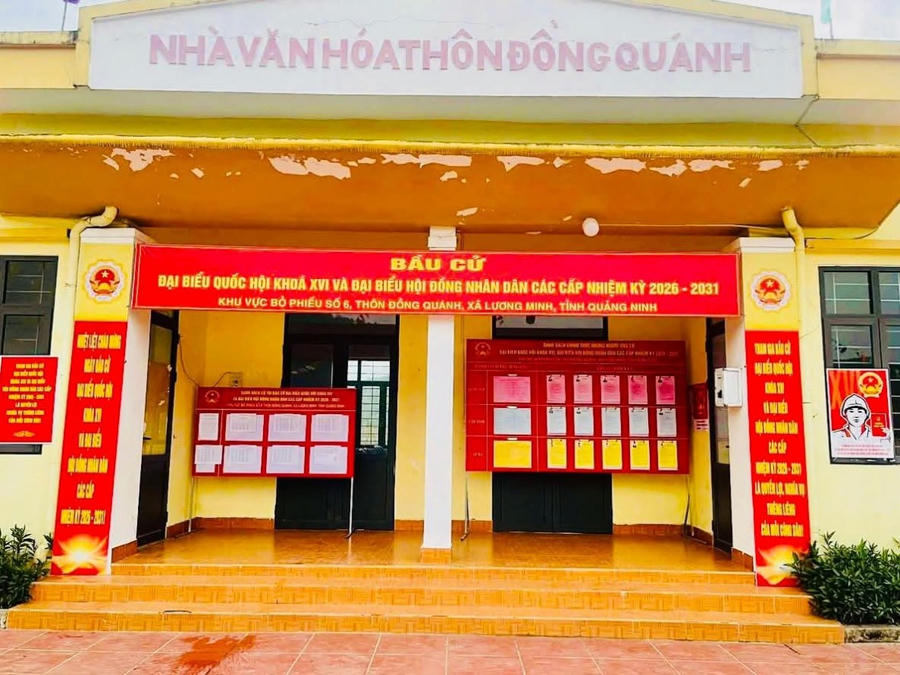 Khu vực bỏ phiếu tại Nhà văn hóa thôn Đồng Quảnh (xã Lương Minh) được trang trí trang trọng phục vụ công tác bầu cử.